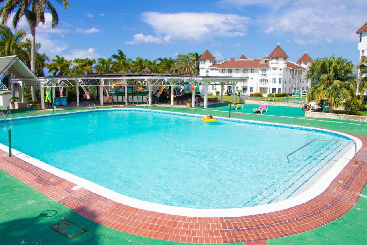 Malibu Ocean View Studio Apartment Montego Bay Luaran gambar
